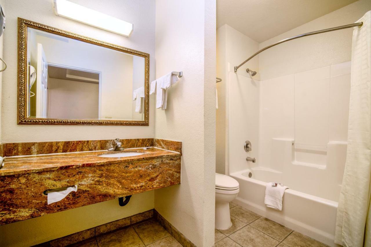 Regency Inn & Suites דאוני מראה חיצוני תמונה