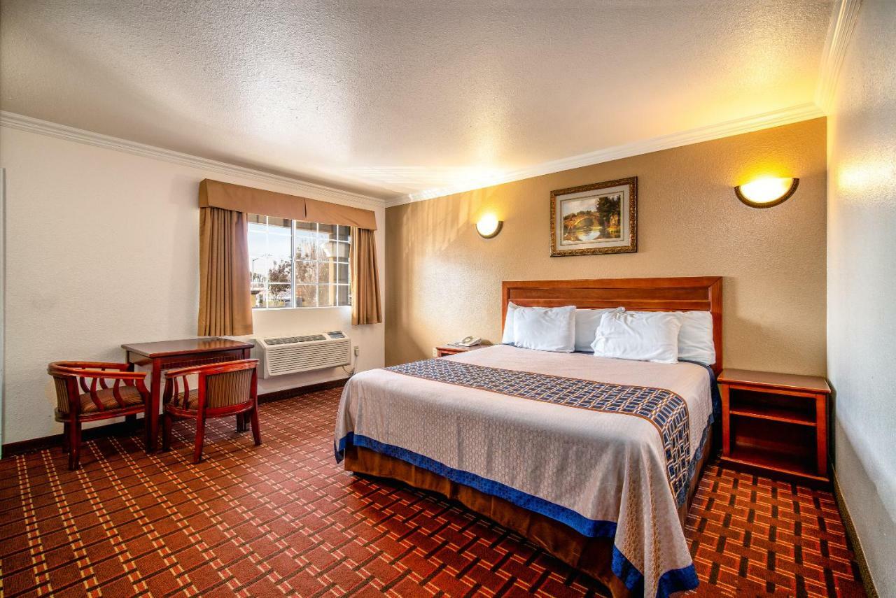 Regency Inn & Suites דאוני מראה חיצוני תמונה